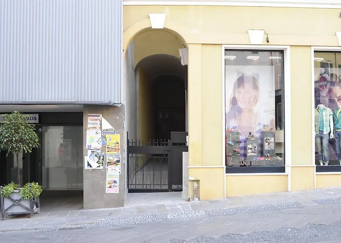 Piazza Azuni 18 Guest House Sassari